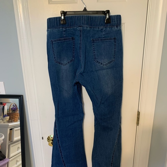 Women’s flare jeans size large - Picture 2 of 3